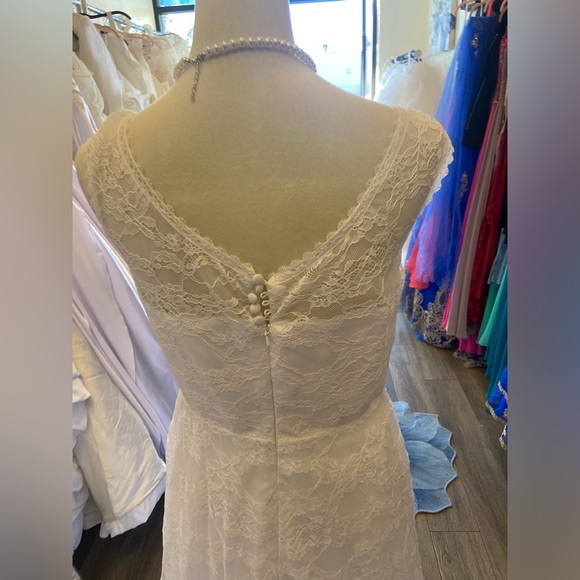 NWT Merry’s Wedding Dress - Picture 11 of 15